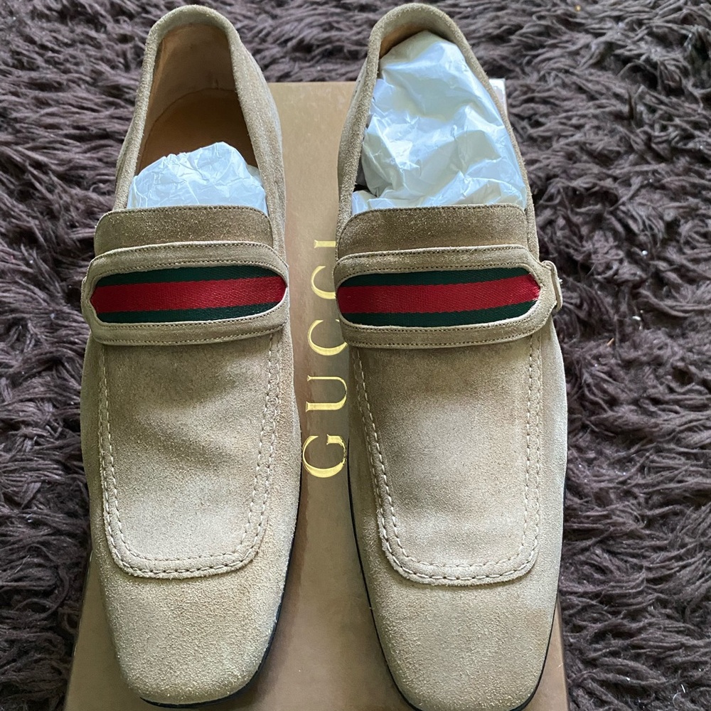 Gucci Men's Tan Loafers with Green and Red Stripe